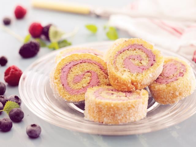 Swiss roll with meringue butter cream and wild berries