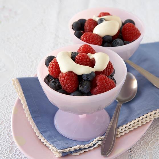 Raspberries and blueberries in coffee creme