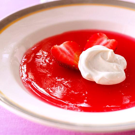 Rhubarb jelly with creamy cheese topping