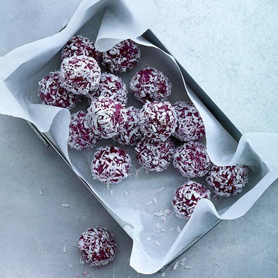 Coconut and cashew balls