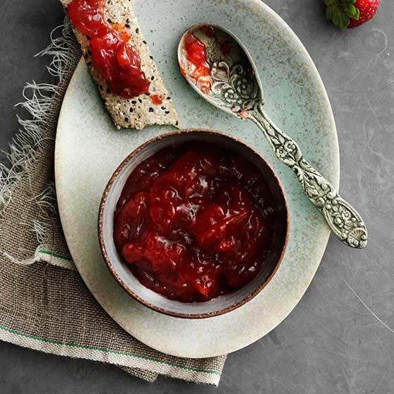 Strawberry jam with grapefruit