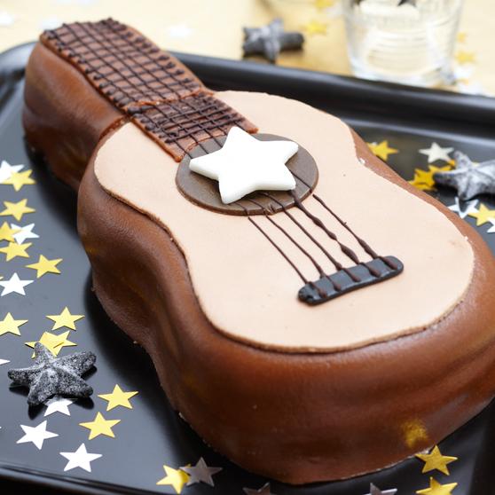 Guitar cake