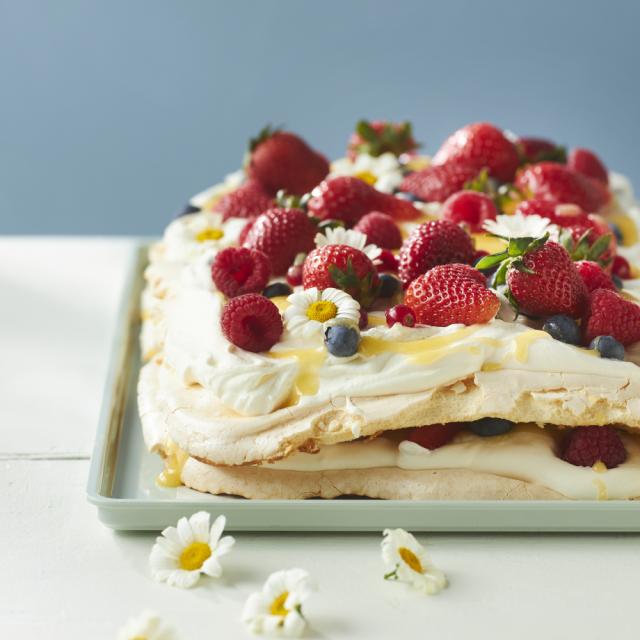 Meringue cake