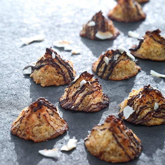 Mini coconut peaks with chocolate