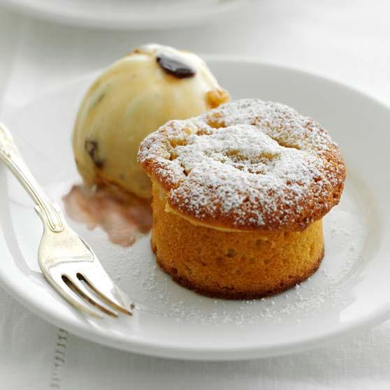 Pear cake with rum ice cream