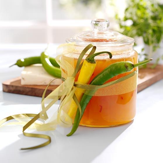Pear jam with saffron and chilli