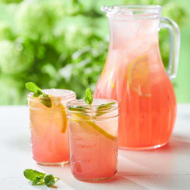 Rhubarb lemonade