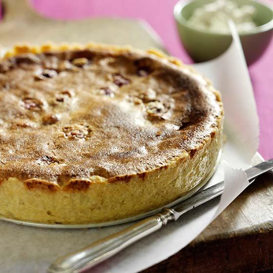 Fruit or berry pie with hazelnut cream