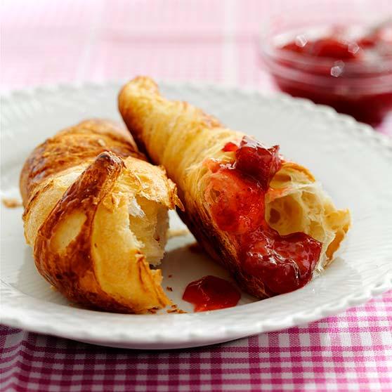 Rhubarb and strawberry jam with vanilla