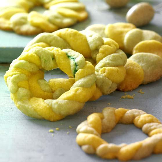Sweet pastry wreaths