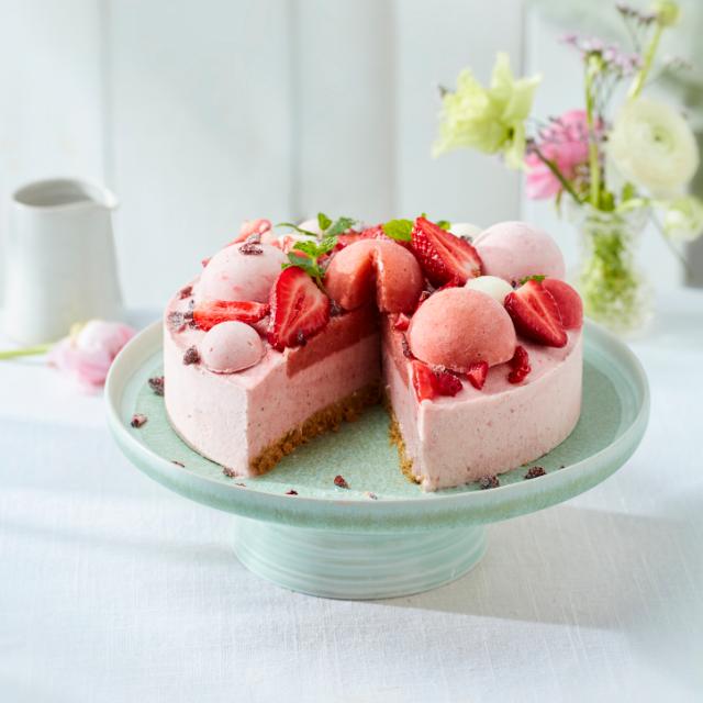 Strawberry cheesecake with rhubarb compote