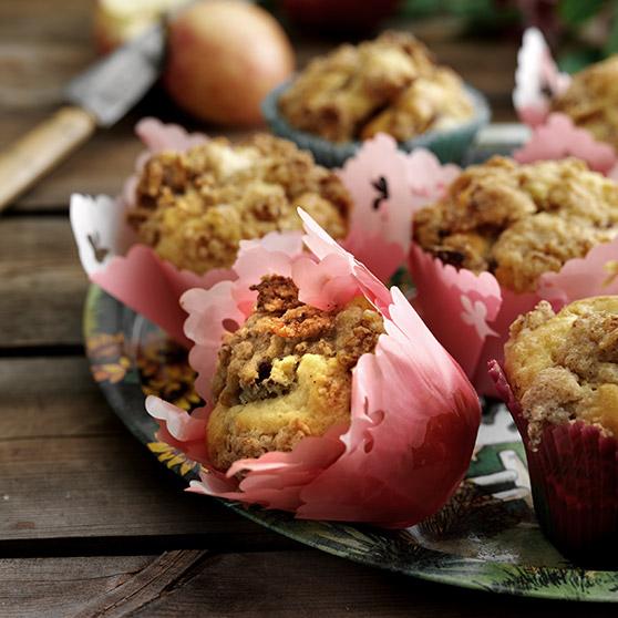 Apple muffins with crumble topping