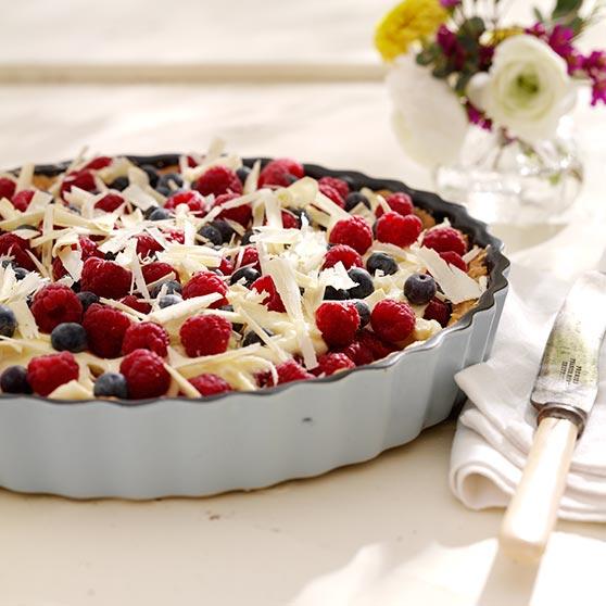 Berry pie with chocolate filling