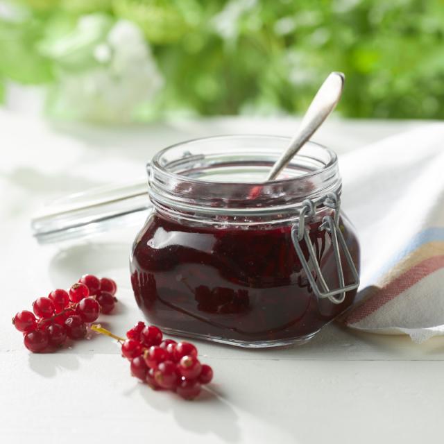 Currant jam with carrots