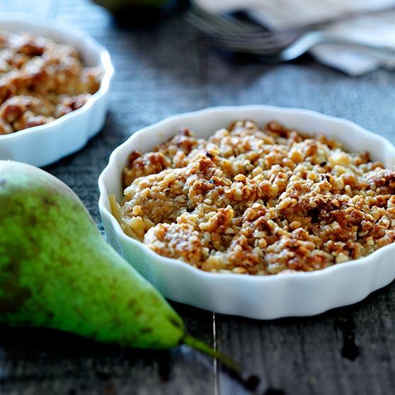 Crumble cake with pears
