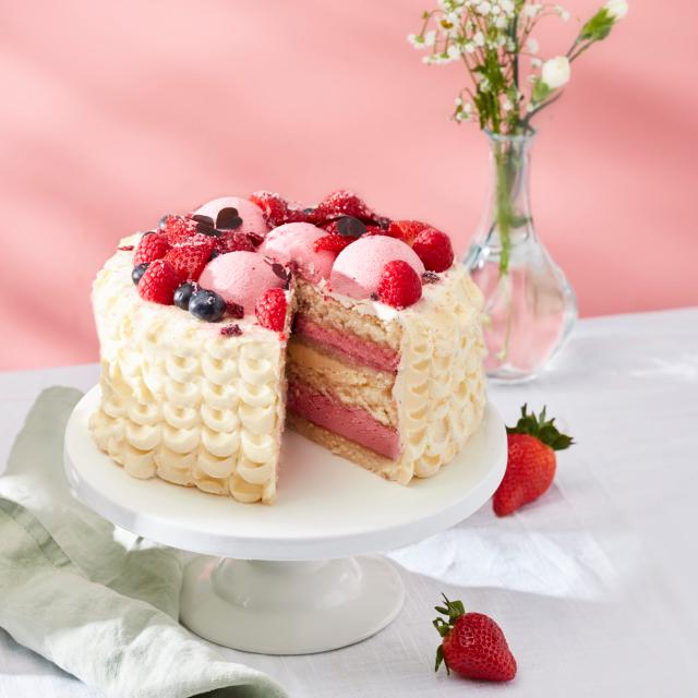 Summer-style celebration cake
