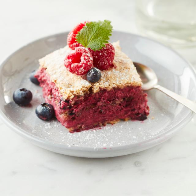 Fragilité cake with blueberry and raspberry mousse