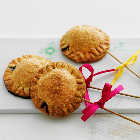 Pie pops - mini blueberry pies on sticks