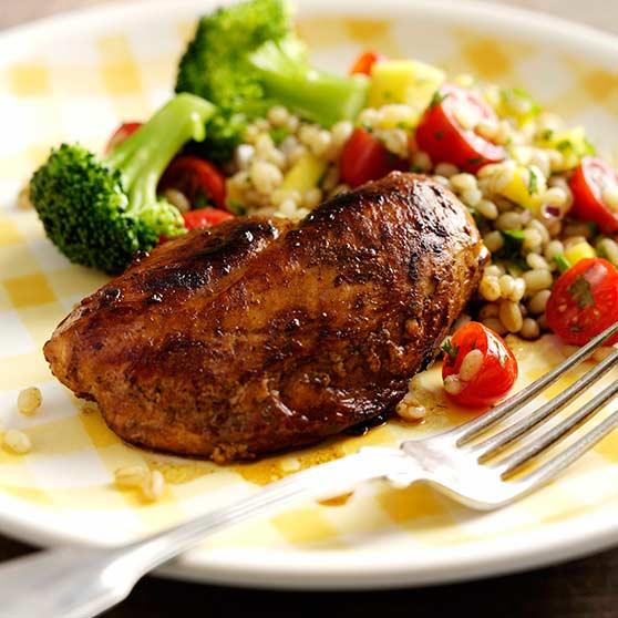 Marinated chicken fillets with bulgur salad